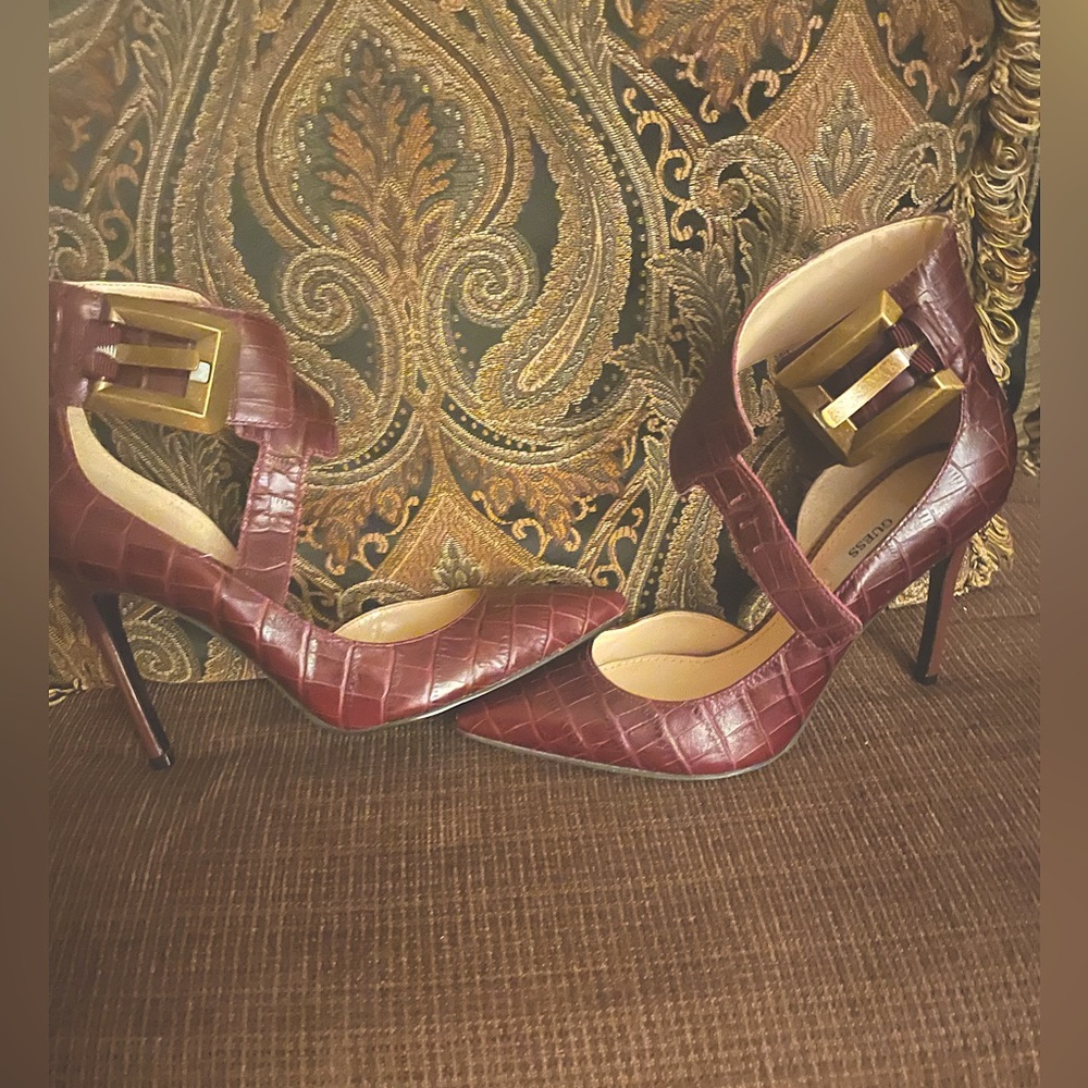 GUESS stilettos 👠